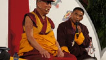 His Holiness speaks about peace and non-violence in Udine