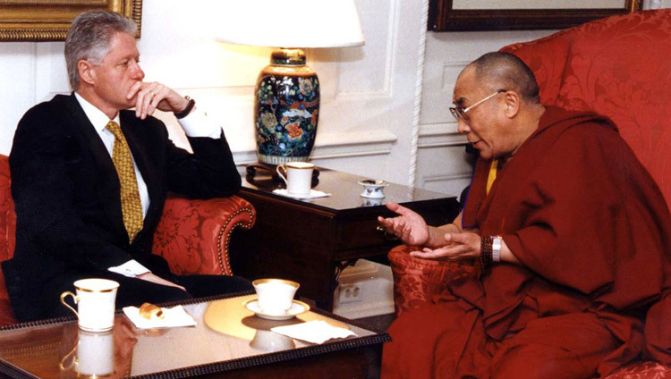 His Holiness the Dalai Lama meeting with US President Bill Clinton during his visit to Washington DC, USA on November 10, 1998. His Holiness the Dalai Lama meeting with US President Bill Clinton during his visit to Washington DC, USA on November 10, 1998.