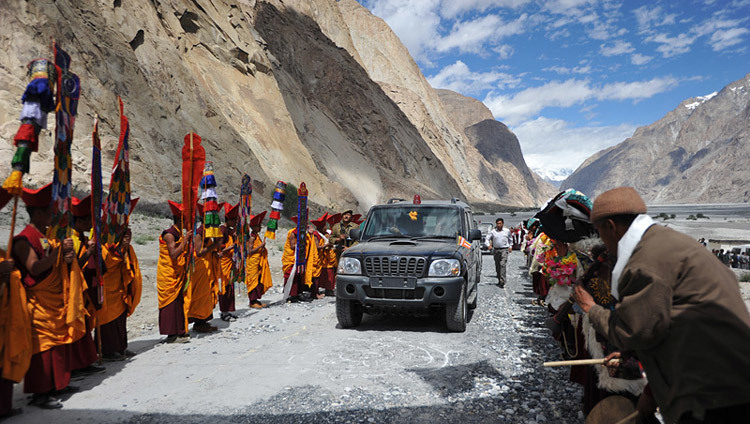 His Holiness the Dalai Lama arrives at Yama Gompo Monastery in Nubra Valley, Ladakh, India on July 23rd, 2010. (Photo by Tenzin Phuntsog/OHHDL) His Holiness the Dalai Lama arrives at Yama Gompo Monastery in Nubra Valley, Ladakh, India on July 23rd, 2010. (Photo by Tenzin Phuntsog/OHHDL)