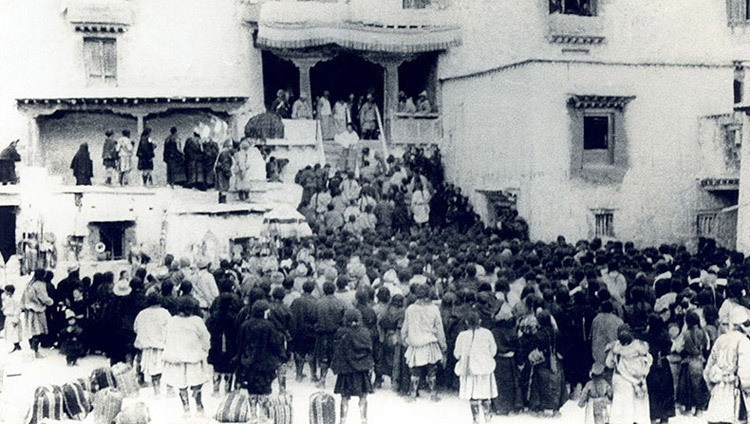 The interim government of Tibet being proclaimed by His Holiness the Dalai Lama at Lhuntse Dzong, Tibet in March of 1959. The interim government of Tibet being proclaimed by His Holiness the Dalai Lama at Lhuntse Dzong, Tibet in March of 1959.